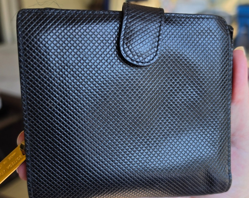 Vintage Bottega Veneta Compact Bifold Wallet Black Card Slots Zip Coin Pouch